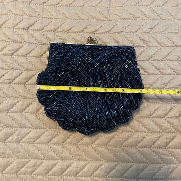Vintage iridescent navy blue beaded scalloped purse. Good condition - Picture 4 of 9
